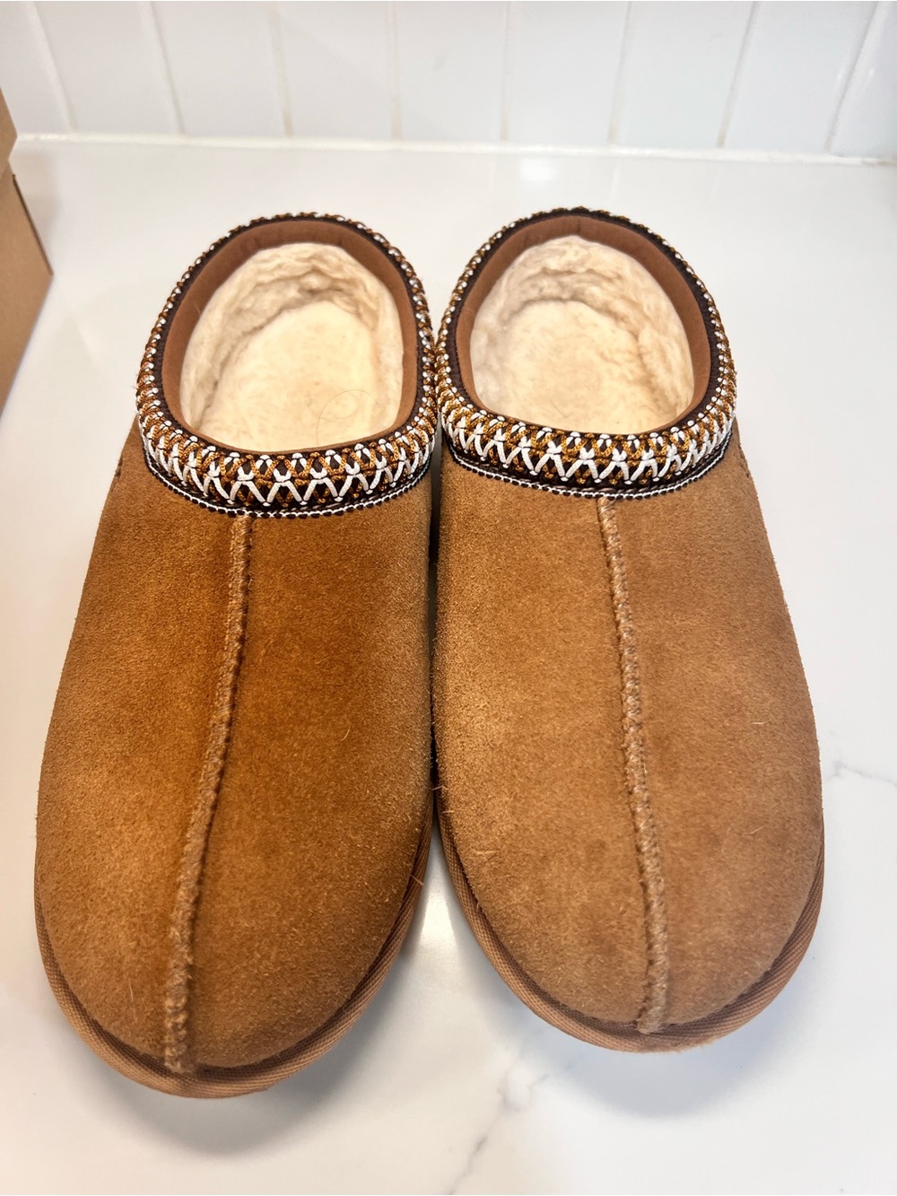 UGG Tasman Youth Big Kid Size 6 Tan Slip On Suede Clogs